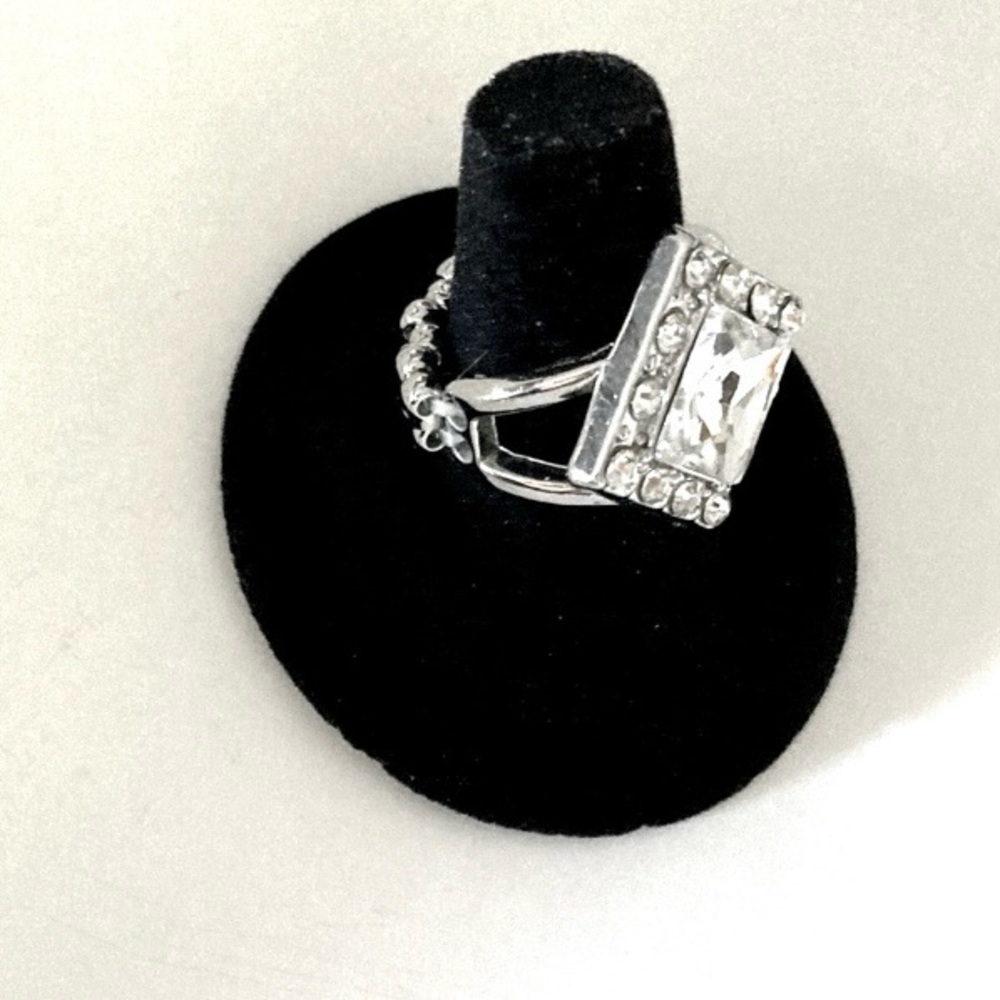 NWT Geometric Rhinestone Ring - Picture 4 of 14